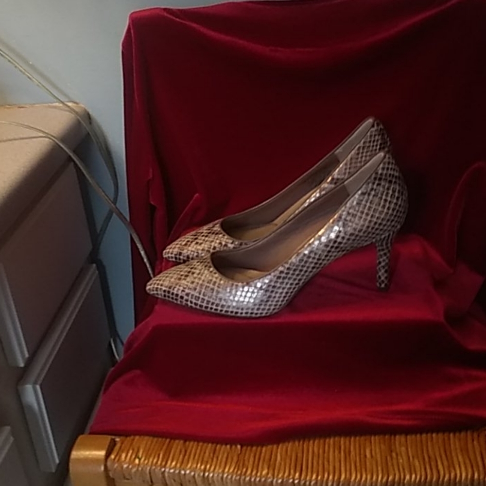 Rockport Total motion 2” heels